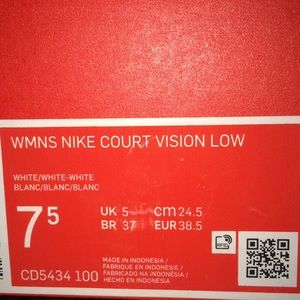 Women’s NIKE COURTS VISION LOW .